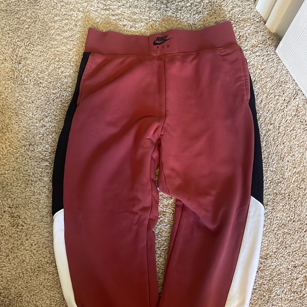 Nike High Waisted Jogger